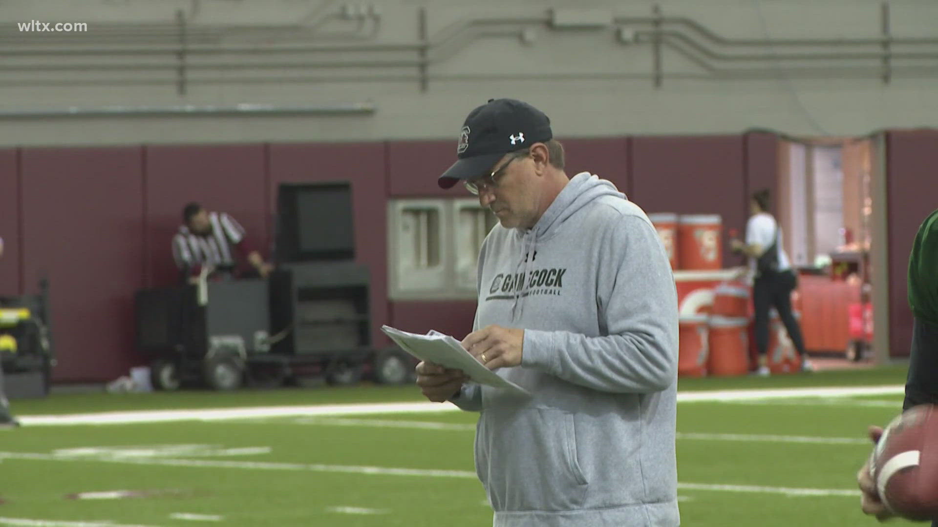 South Carolina head coach Shane Beamer provides a window into the process of letting the new offensive coordinator take full control of the offense in Orlando