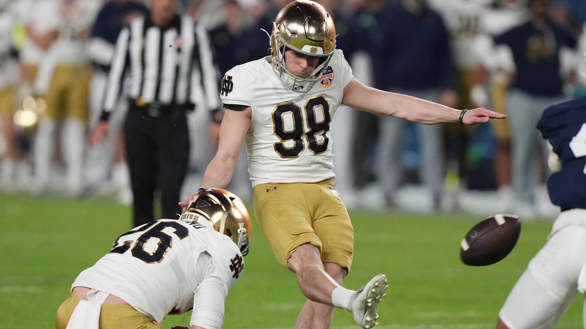 Notre Dame defeats Penn State 27-24 thanks to a 41-yard field goal by Mitch Jeter in the closing seconds of the Orange Bowl